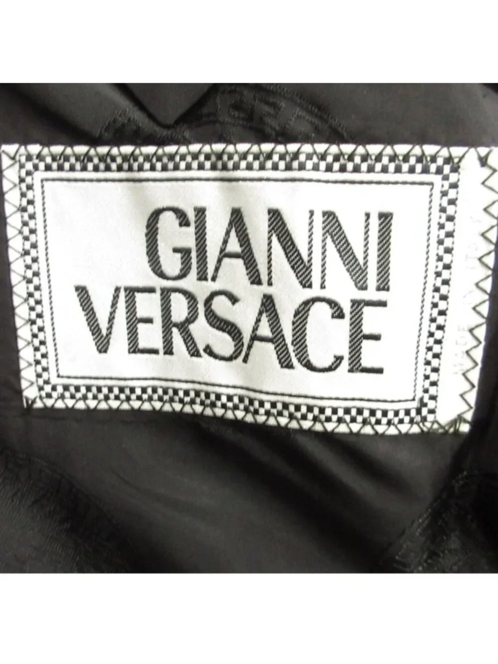 Versace label approximate use